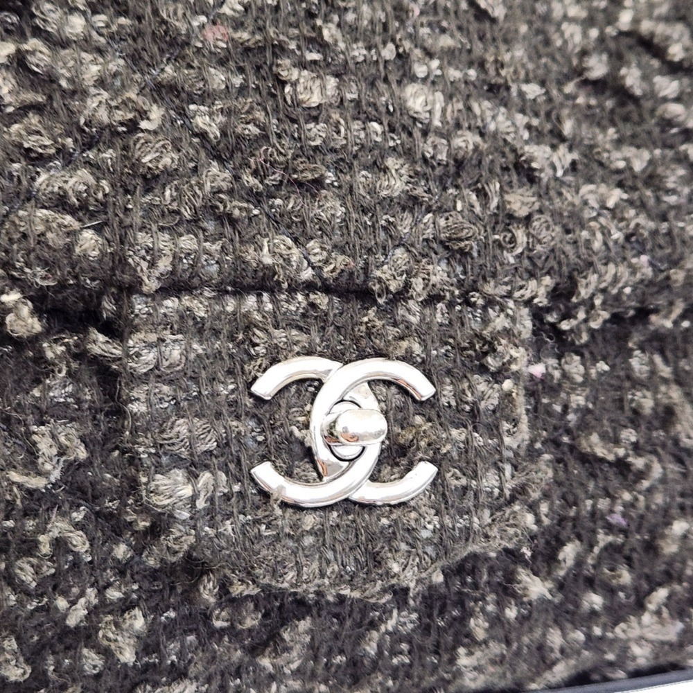 CHANEL Bag - Picture 9 of 16